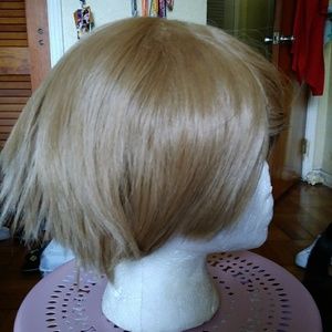 FREE WIG CAP!! Dark blonde/light brown short wig